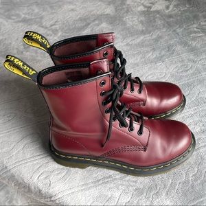 DR. MARTENS AIRWAIR IN CHERRY RED SIZE 6
